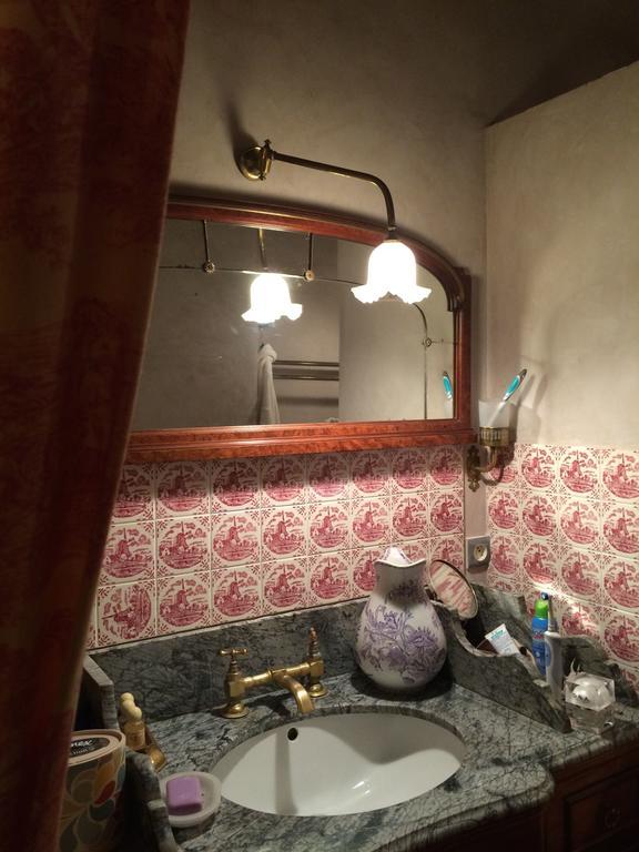 Chateau De La Roche Martel Bed & Breakfast Roiffe Room photo